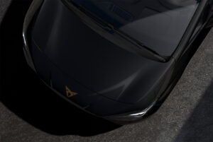 La CUPRA Born en couleur noir minuit