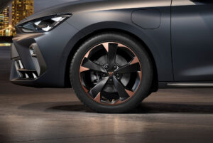 CUPRA Leon Sportourer - jantes windstorm usinées de couleur noir et cuivrée